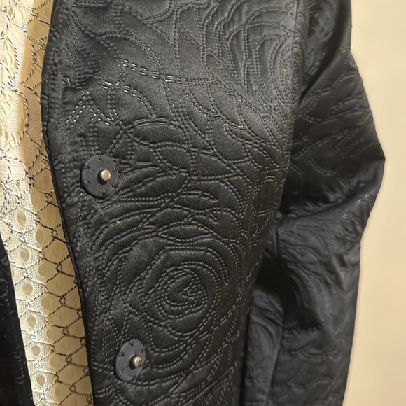 WH/BM Beautiful Women's Coat - Picture 2 of 4